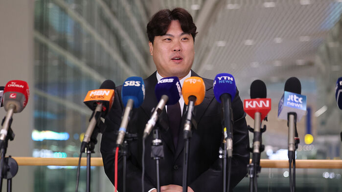 12년 만에 KBO 복귀 소감 밝히는 류현진 (사진=연합뉴스)