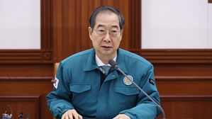 한 총리 "공공 의료기관 평일 진료 최대 연장 &middot; 휴일 진료 확대"