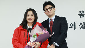 '오산 공천' 스타 강사 레이나, EBS 강좌 중단에 "송구"