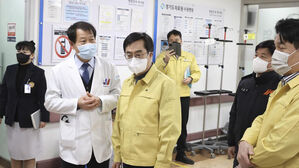 김동연, 의사 집단행동에 "정부, 중장기적으로 추진했어야"