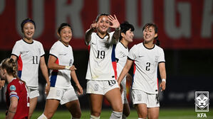 지소연&middot;페어 연속골&hellip;여자축구 벨호, 체코와 평가전서 2대 1 승
