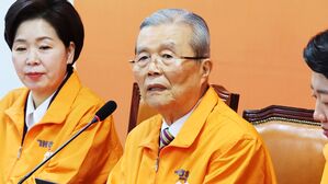 [영상] 김종인 "국회에서 지도자감이라는 게 나오질 못해"&hellip;주황색 점퍼 입은 김종인의 '한 마디'