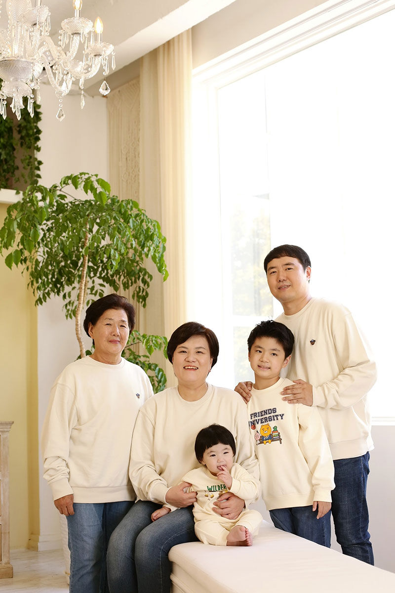 기증자 이하진 씨 (왼쪽 두 번째) (사진=한국장기조직기증원 제공, 연합뉴스)