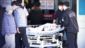 정부, 의료계 '법적 대응' 본격화&hellip;환자 &middot; 남은 의료진은 '사투'