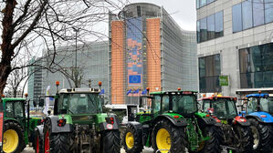 성난 유럽 농민들…트랙터 시위대, EU 본부 '진격'
