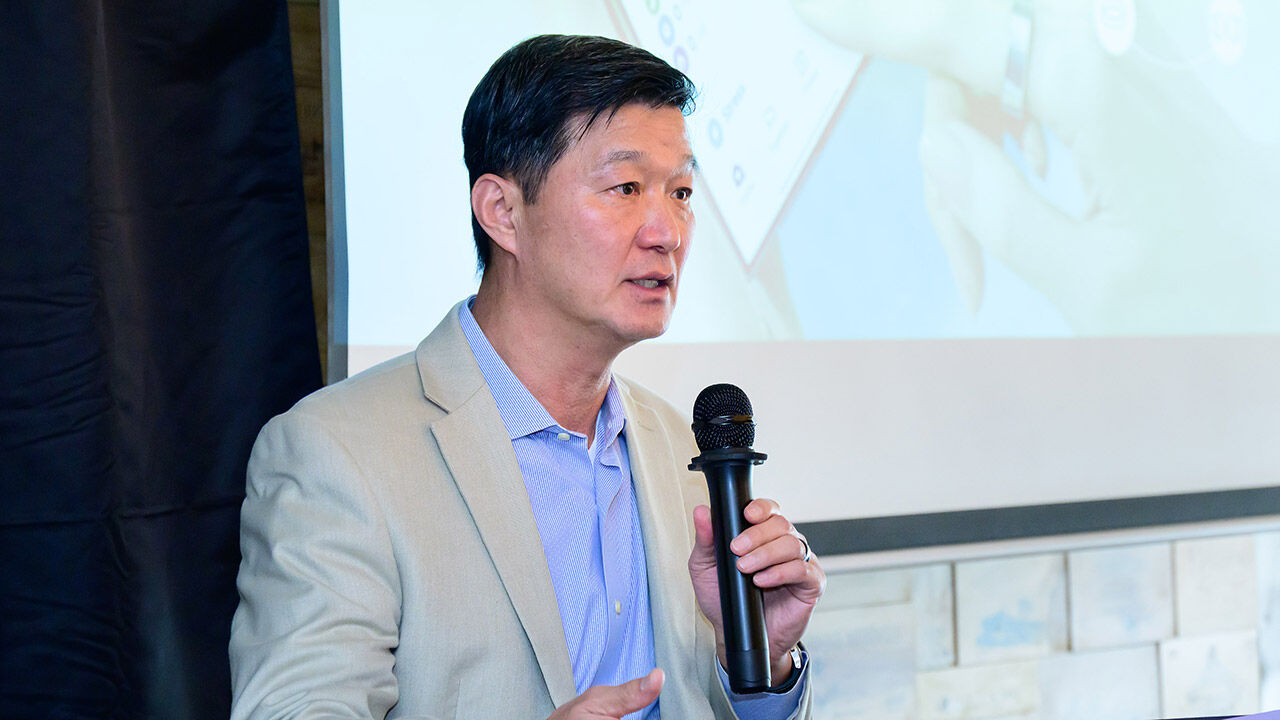 기자간담회 하는 삼성전자 MX사업부 혼 팍 상무