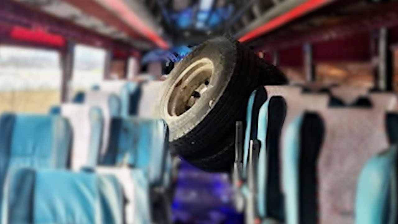 고속버스 유리창 덮친 트레일러 바퀴