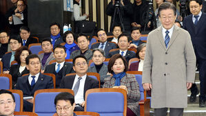 이재명 성토장 된 민주당 의총&hellip;"남의 가죽 벗기느라 손에 피칠갑"