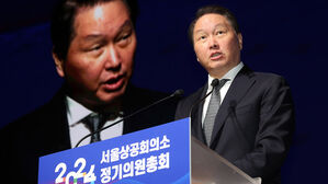 3년 더 대한상의 이끄는 최태원 "초심으로 돌아가겠다"