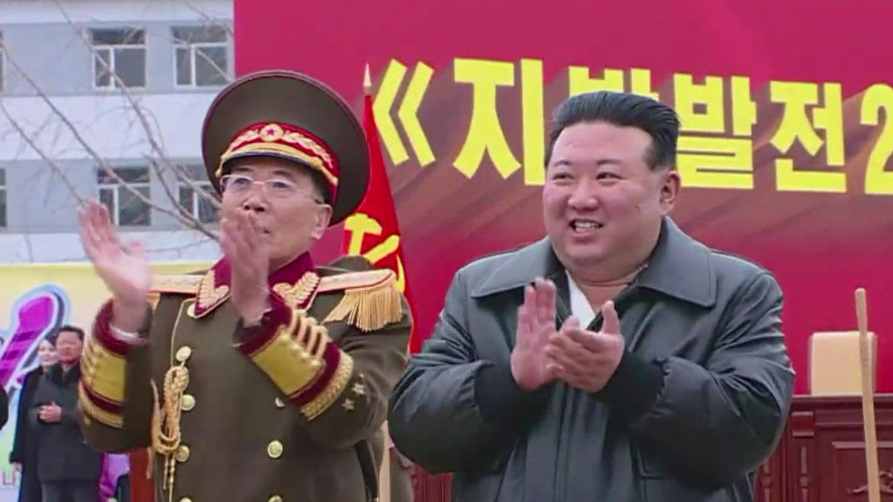 김정은, 공장 건설