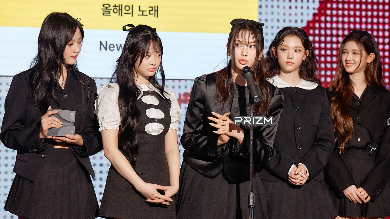 수상소감 전하는 뉴진스 혜인