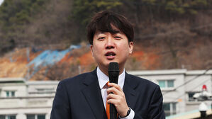 이준석, 한동훈에 "요즘 행복하시죠&hellip;왕관 무게 느끼게 될 것"