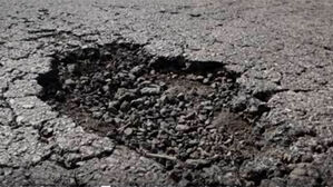 타이어 손상에 운전자 충격까지&hellip;유독 많아진 포트홀, 원인은?