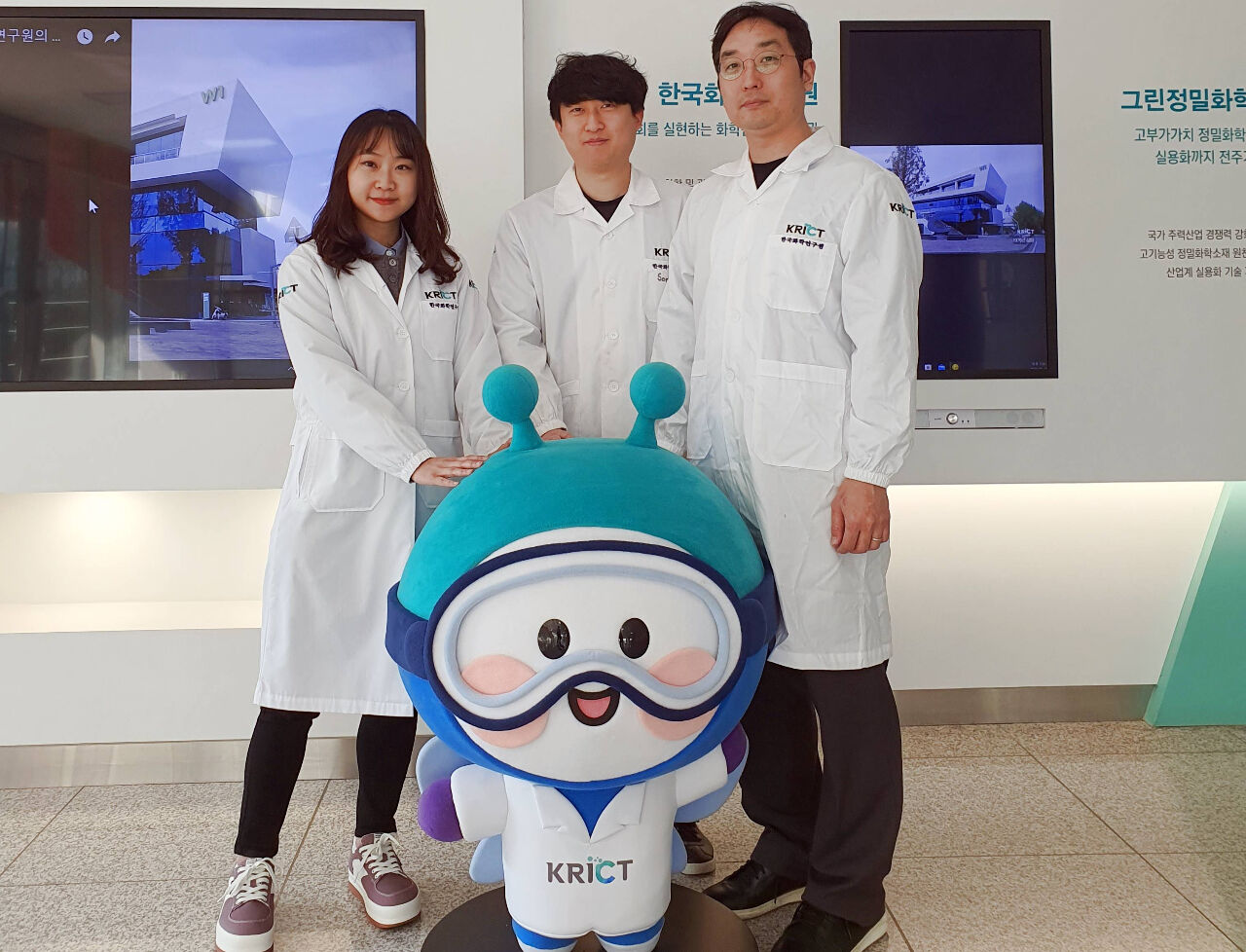 왼쪽부터 화학연 정지은·유지홍·김진철 박사 연구팀.