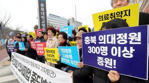 전국 의대 '2천 명 이상' 신청&hellip;'현재 정원 2배 이상' 신청도 잇따라