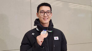 세계실내선수권 3위 우상혁 귀국 "파리 향한 채찍질"