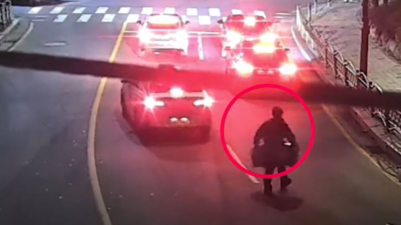 지난 2월 타이어 절도범 범행 장면 담긴 CCTV 화면.