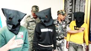 [영상] 복면으로 싹 가리고 등장한 '집단 성폭행' 용의자들&hellip;끔찍한 악몽이 된 인도 여행