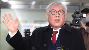 옥시찬 방심위원 해촉 효력 '유지'&hellip;법원, 집행정지 기각