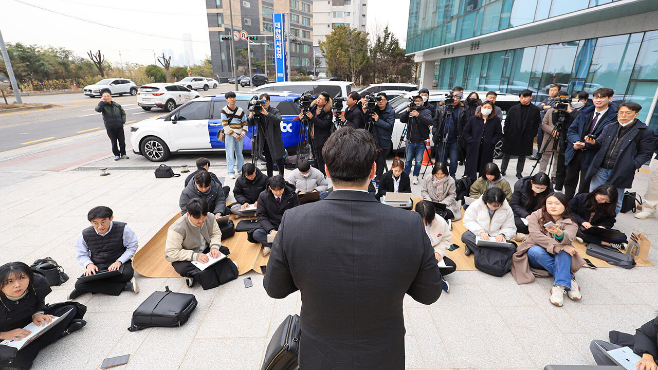 지난달 29일 대한의사협회 앞에서 기자회견 연 사직 전공의 류옥하다 씨