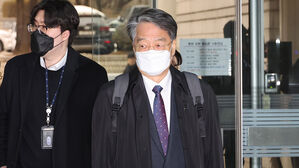 '딸 특혜 채용 청탁 혐의' 선관위 전 사무차장 구속 심사