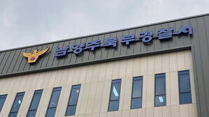 프랜차이즈 커피숍 7곳 턴 40대 검거&hellip;"분전함 속 카드키 노려"