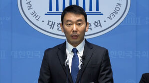 김용민 "군, 윤석열 대통령 석방 이후 영현백 입찰 공고"