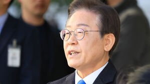 이재명, 재판 출석하며 "무작위 기소로 재판 끌려다녀"