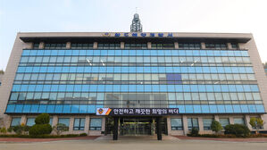 완도 해상 1t급 선박서 3명 바다 빠져&hellip;2명 심정지
