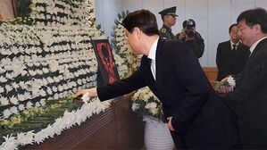 추모 발길 이어져&hellip;"개혁의 YS 뒤엔 손명순 여사 있었다"