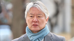노환규 전 의협회장 경찰 출석&hellip;"전공의 단체 접촉 없어"