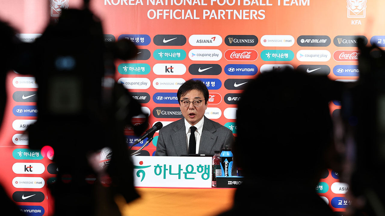 질문에 답하는 황선홍 한국 축구대표팀 임시 감독 (사진=연합뉴스)