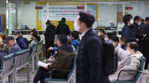 정부 "의대 교수, 사직하면 국민 잃을 것"&hellip;공공병원에 948억 지원