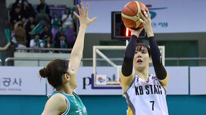 '박지수 25점' KB, 하나원큐에 3연승&hellip;WKBL 챔프전 선착