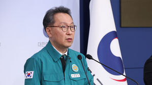 복지부 차관 "의사 집단행동, 이번엔 고리 끊을 것"