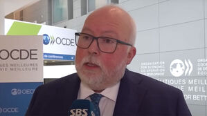 [취재파일] "저출생 문제 풀려면 사교육비 · 직장문화 문제 해결부터"