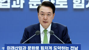 윤 대통령 "익산∼여수 180㎞ 고속철도망으로 연결&hellip;1조 이상 투입"