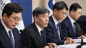 정부 "후쿠시마 지진에 오염수 방류 중단…현지 점검단 파견"