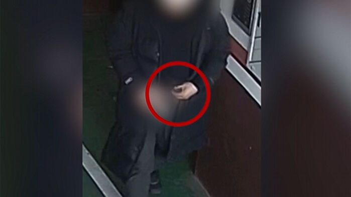 건물 출입구에 소변 본 배달원