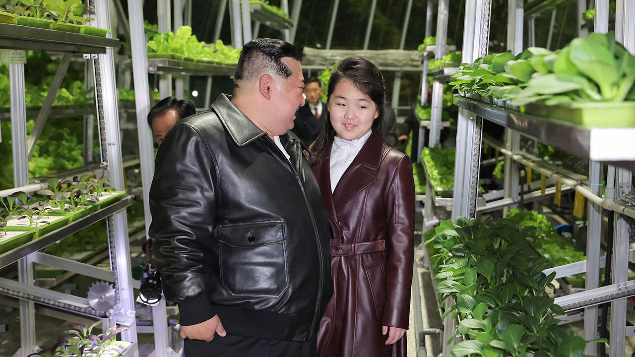 북한 김정은, 딸 주애와 강동종합온실 준공식 참석 (사진=평양 조선중앙통신, 연합뉴스)