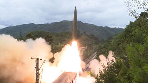 "북, 동해로 단거리 탄도미사일 3발 이상 발사"