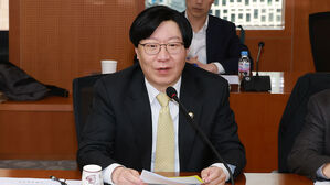 금융위 "PF 대출, 만기 분산돼&hellip;정상화 펀드 &middot; 경공매로 정상화"