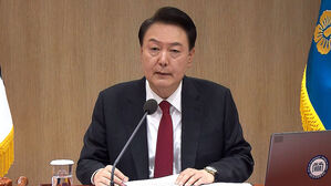 윤 대통령 "의사면허로 국민 위협 안돼"&hellip;물가 경각심 주문
