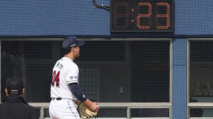 KBO 피치 클록, 정규시즌서 완화&hellip;올해 시행 어려울 듯