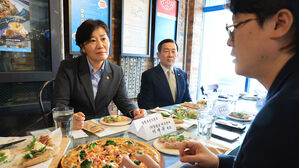 외식업체 찾은 송미령 농식품부 장관 "물가 안정 위해 협조 절실"