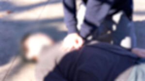 [뉴스딱] "생명의 은인 찾아요"&hellip;위급 상황에 능숙하게 CPR 한 여성