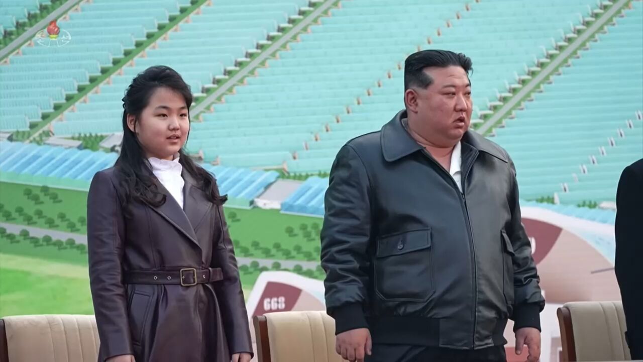 강동종합온실 준공식에 김정은이 김주애와 함께 참석했다.
