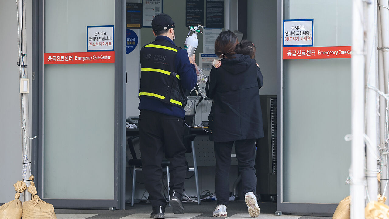 응급진료센터 찾은 환자와 보호자