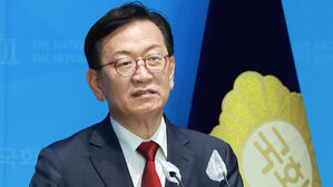 자유통일당 석동현, 조국에 '1대 1 토론' 제안