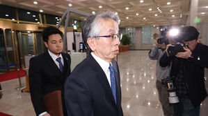 정부, 검정 통과 일본 교과서에 "깊은 유감"&hellip;주한 일본대사 초치